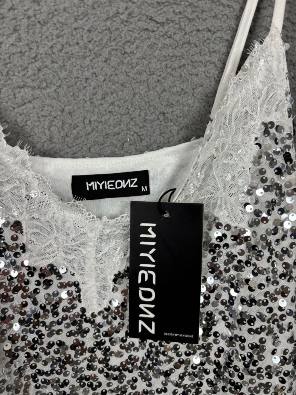 Miyieonz Women's Sequin Lace V -Neck Tank Top White & Silver Size Med NWT's. - Picture 6 of 8